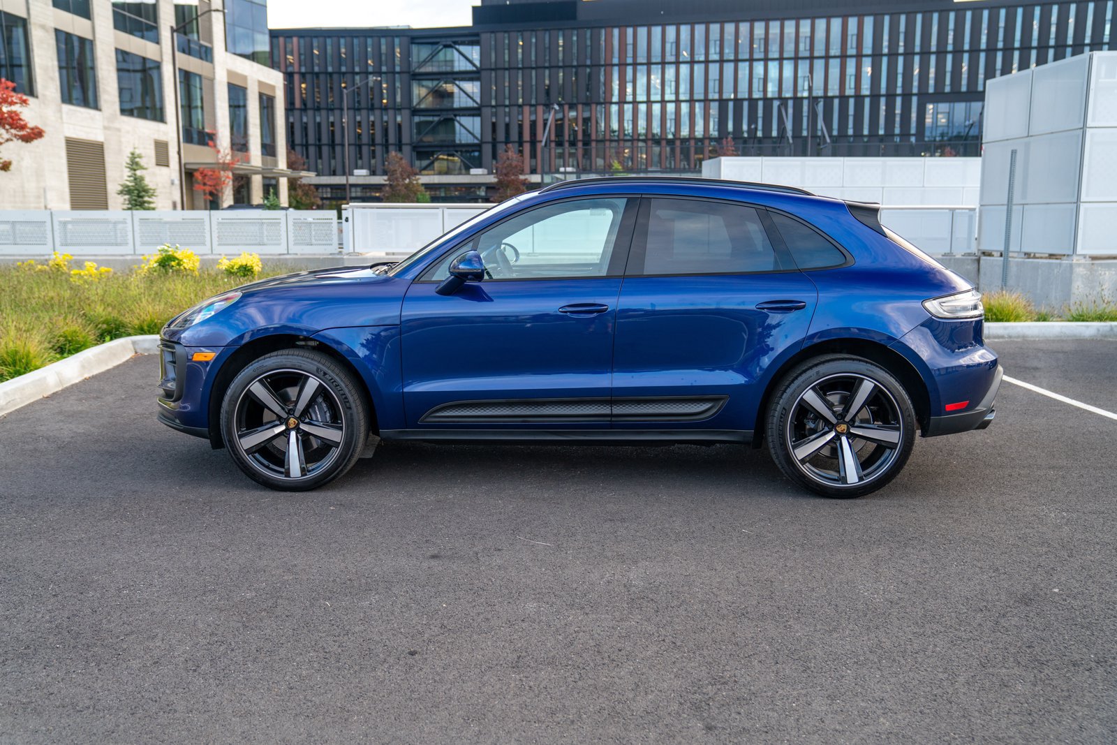 Certified 2026 Porsche Macan AWD/4WD image 2