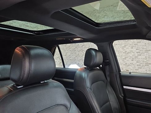 Used 2016 Ford Explorer XLT w/ Equipment Group 202A image 11