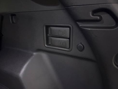 Used 2021 Chevrolet Equinox LT FWD image 13