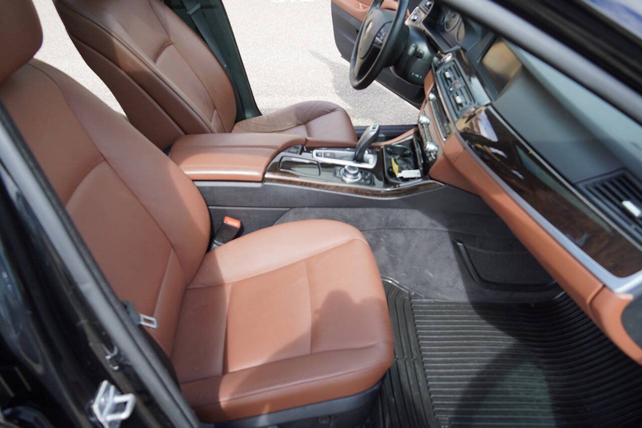 Used 2013 BMW 528i xDrive Sedan AWD/4WD image 16