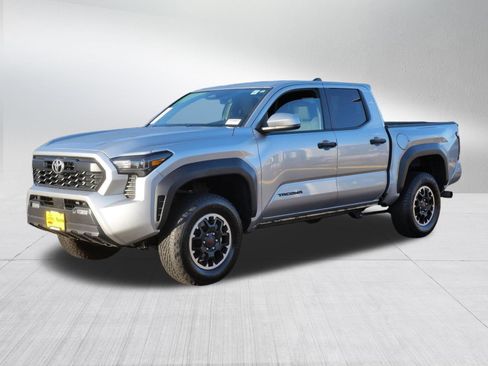 Certified 2025 Toyota Tacoma TRD Off-Road AWD/4WD image 3