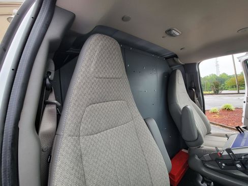 Used 2022 GMC Savana 2500 RWD image 43