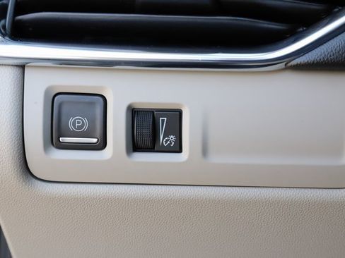 Used 2022 Cadillac XT4 Premium Luxury w/ Safety Alert Package image 17