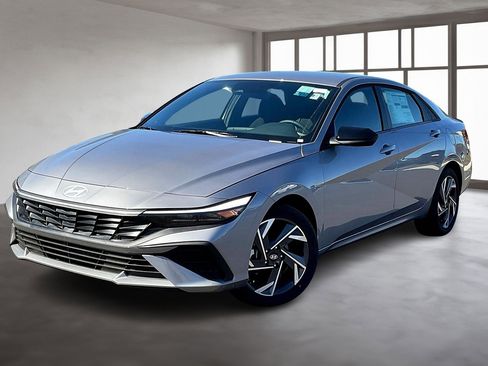 New 2025 Hyundai Elantra SEL image 2