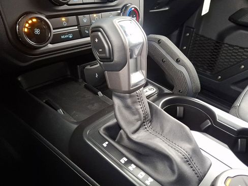 New 2025 Ford Bronco Badlands image 7