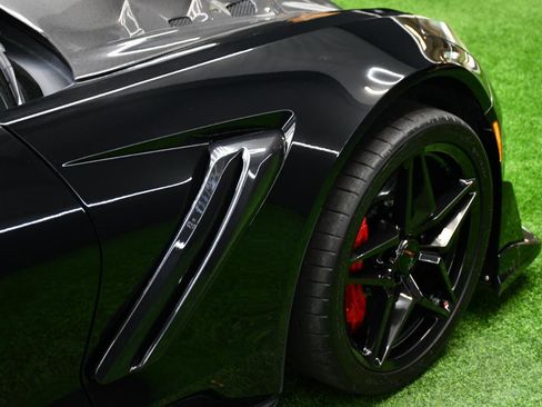 Used 2016 Chevrolet Corvette Z06 w/ 3LZ Preferred Equipment Group RWD image 19