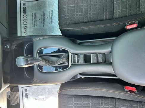 Certified 2025 Honda HR-V Sport image 9