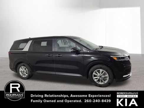 Used 2022 Kia Carnival LX image 5