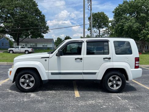 Used 2008 Jeep Liberty Sport AWD/4WD image 2