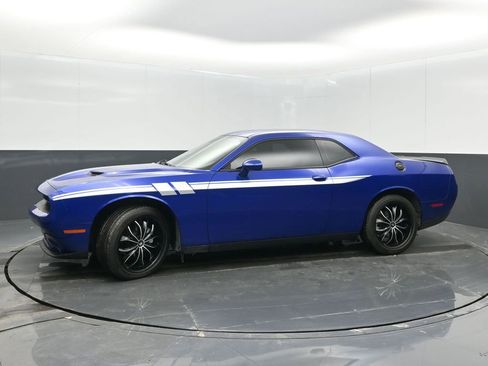 Certified 2022 Dodge Challenger SXT w/ Driver Convenience Group image 4