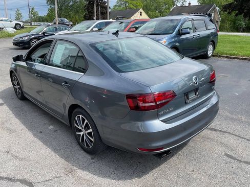 Used 2018 Volkswagen Jetta SE FWD image 8
