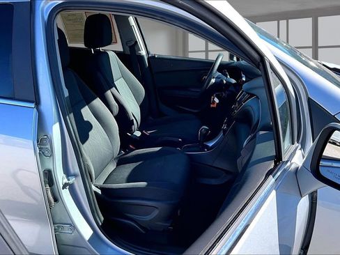 Used 2017 Chevrolet Trax LT FWD image 8