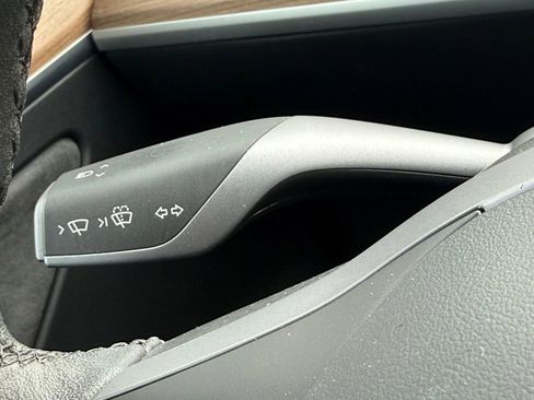 Used 2023 Tesla Model Y Performance image 28