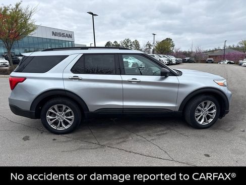 Used 2020 Ford Explorer XLT w/ Equipment Group 202A image 3