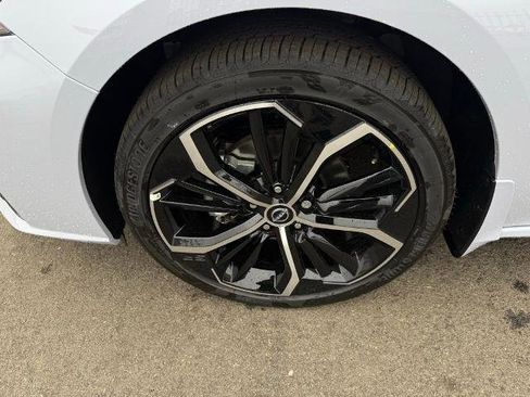 New 2025 Nissan Altima 2.5 SR image 9