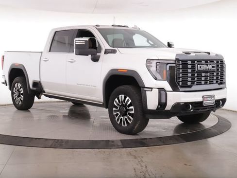 Used 2024 GMC Sierra 3500 Denali Ultimate AWD/4WD image 2