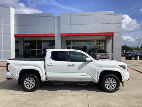 Used 2024 Toyota Tacoma SR5 RWD image 8