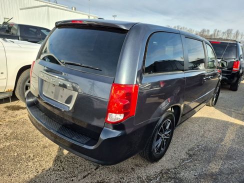 Used 2014 Dodge Grand Caravan SE image 3