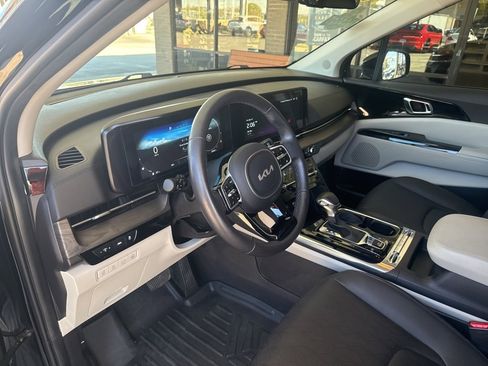 Used 2024 Kia Carnival SX image 9