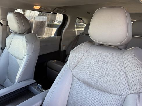 Certified 2024 Toyota Sienna Limited image 21