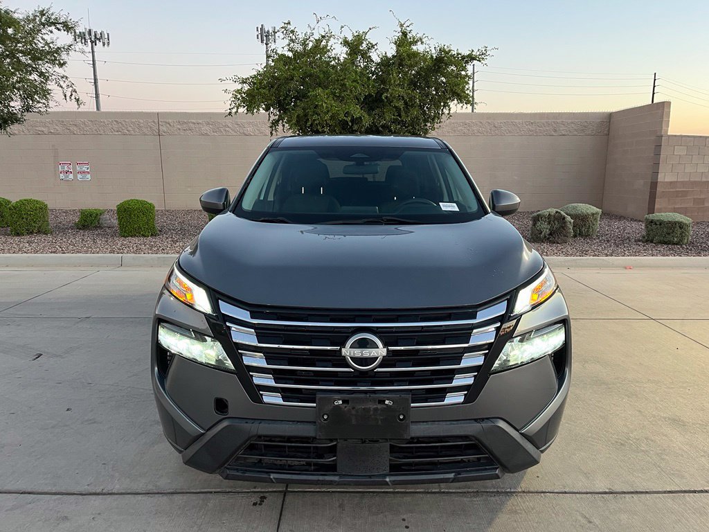 Used 2024 Nissan Rogue SV FWD image 2