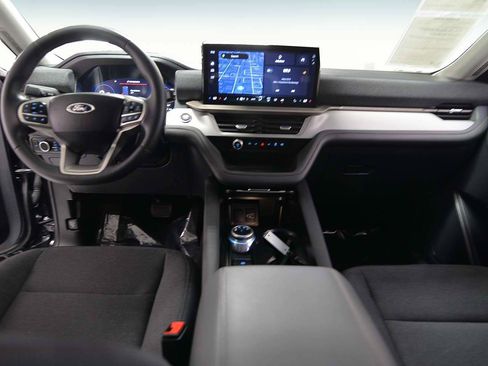 Used 2025 Ford Explorer Active image 13