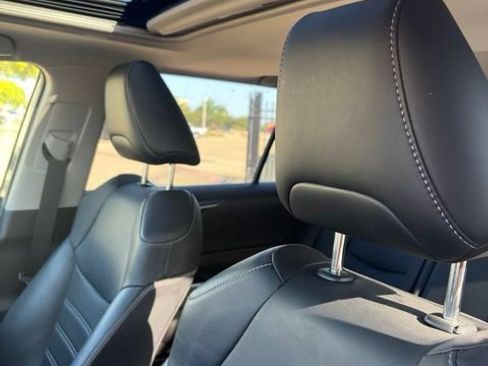 Used 2020 Toyota RAV4 XLE Premium FWD image 9