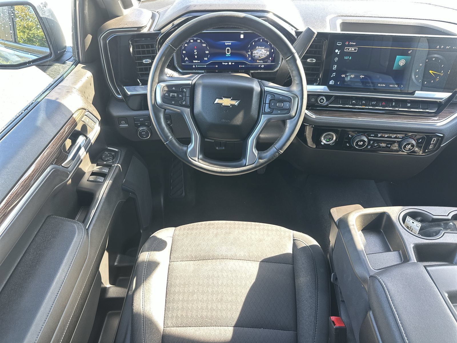 Used 2023 Chevrolet Silverado 1500 LT AWD/4WD image 17