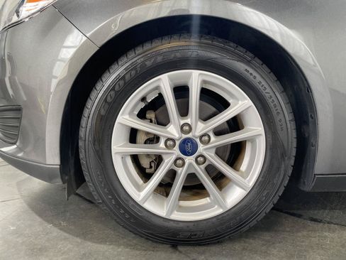 Certified 2018 Ford Focus SE FWD image 10