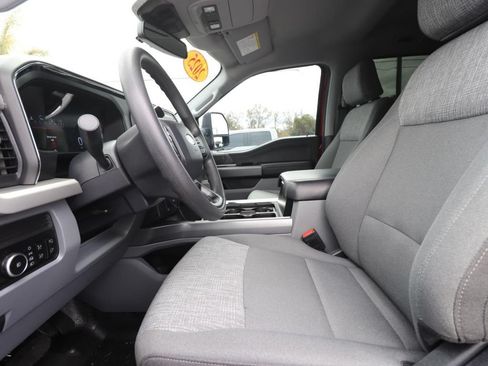 Used 2025 Ford F250 XLT w/ Black Appearance Package AWD/4WD image 2