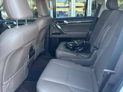 Used 2022 Lexus GX 460 Luxury w/ Sport Design Package image 5