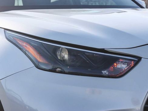 Used 2023 Toyota Highlander L image 7