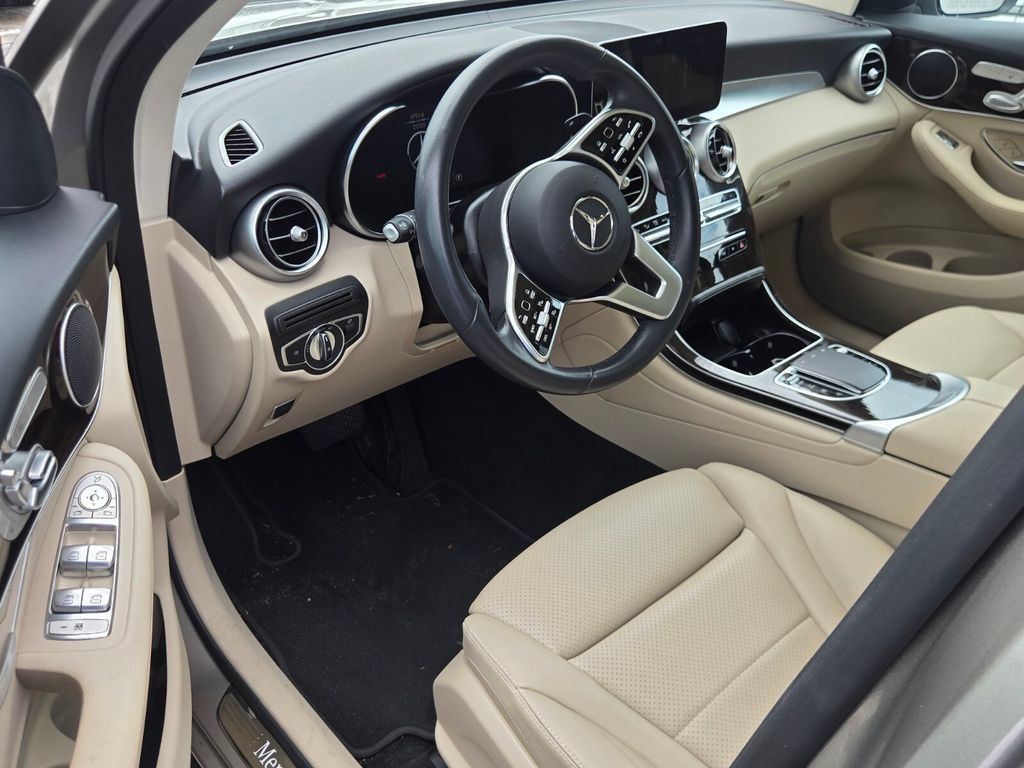 Used 2022 Mercedes-Benz GLC 300 image 9