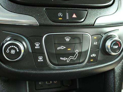 Used 2022 Chevrolet Equinox LT AWD/4WD image 37