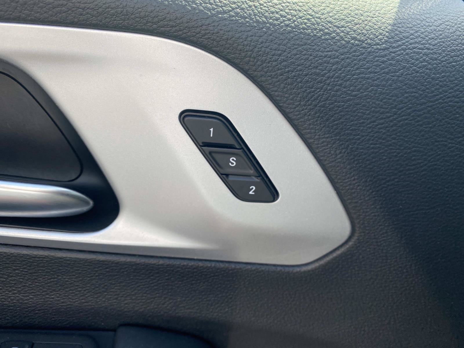 Used 2025 Chrysler Pacifica Limited FWD image 19