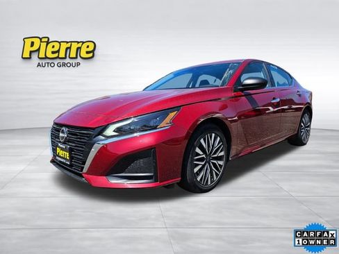 Used 2024 Nissan Altima 2.5 SV FWD image 1