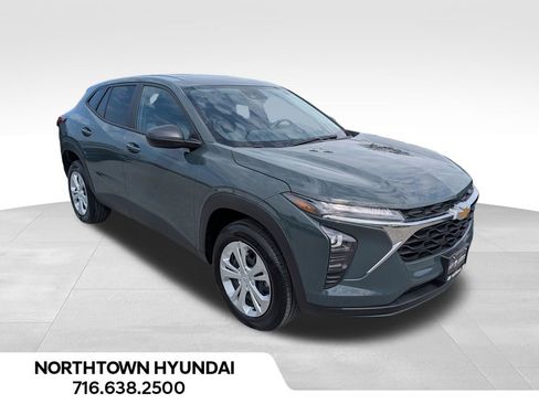 Used 2025 Chevrolet Trax LS FWD image 10