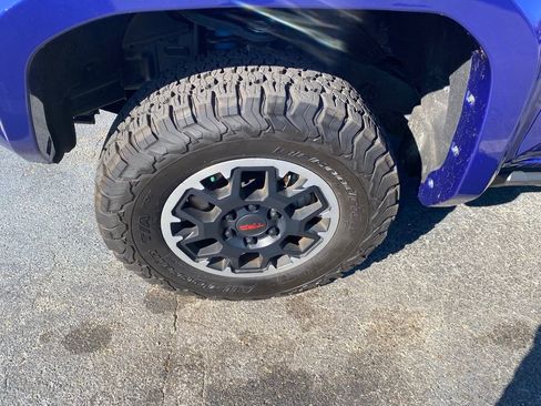 Used 2024 Toyota Tacoma TRD Off-Road image 20