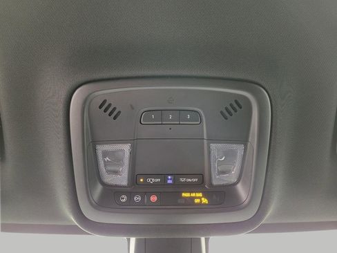 Used 2023 Chevrolet Traverse LT w/ LT Premium Package image 18