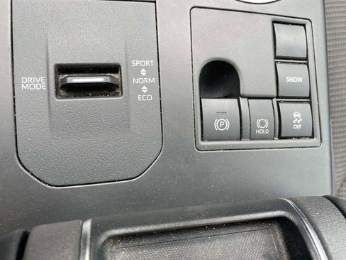 Used 2023 Toyota Highlander LE image 42