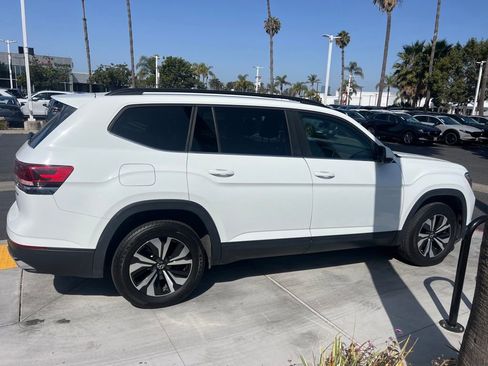Used 2024 Volkswagen Atlas SE AWD/4WD image 5