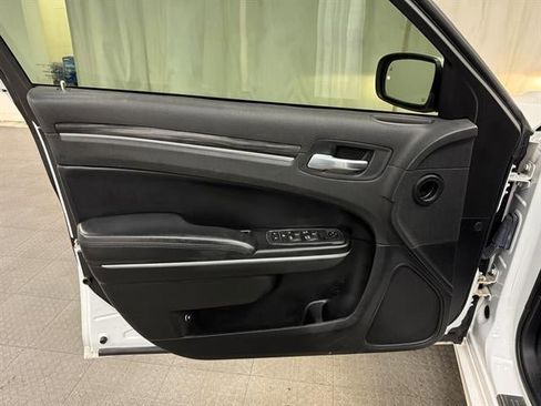 Used 2021 Chrysler 300 Touring L image 22