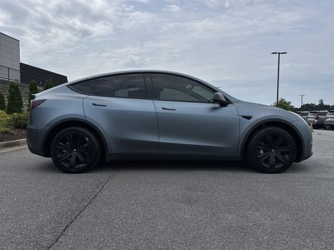 Used 2022 Tesla Model Y Long Range AWD/4WD image 11