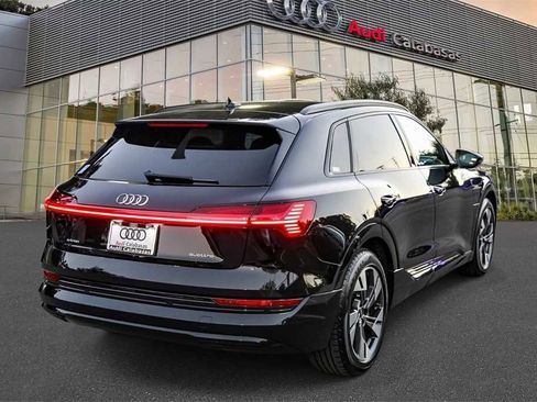 Used 2022 Audi e-tron Premium w/ Convenience Plus Package image 4