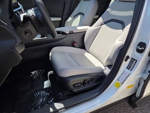 Used 2023 Lexus UX 250h AWD w/ Accessory Package (Z2) image 8