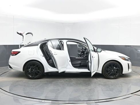 Used 2025 Nissan Sentra SR w/ SR Premium Package image 49