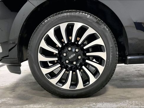 Used 2024 Lincoln Navigator Black Label AWD/4WD image 10