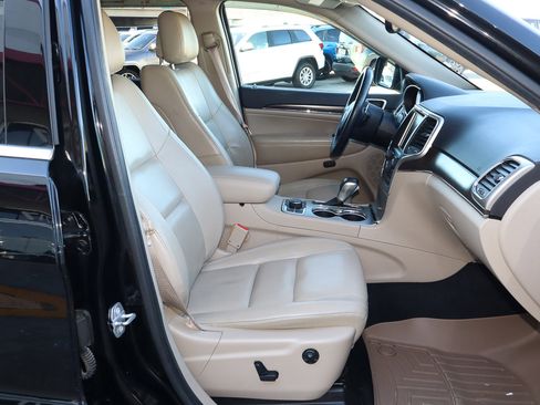 Used 2017 Jeep Grand Cherokee Limited image 29