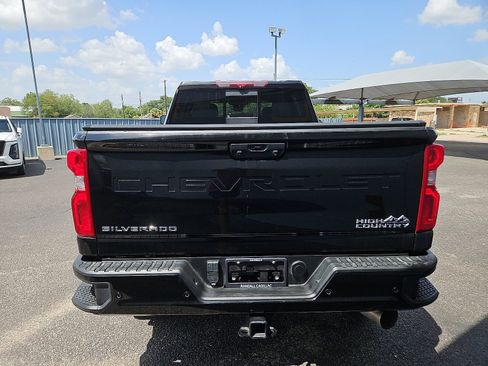 Used 2024 Chevrolet Silverado 2500 High Country w/ Technology Package AWD/4WD image 4