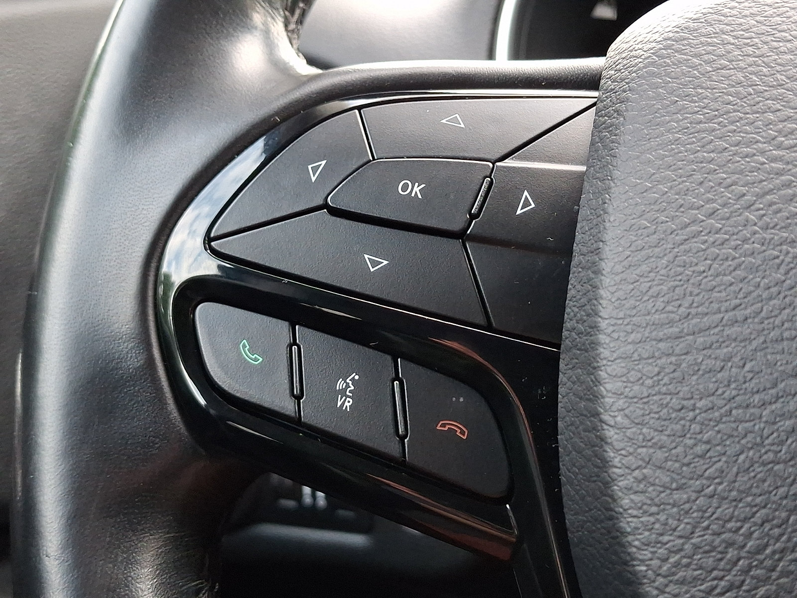 Certified 2020 Jeep Cherokee Latitude Plus AWD/4WD image 20